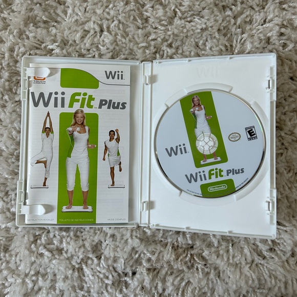 WII WII FIT PLUS - Picture 2 of 5